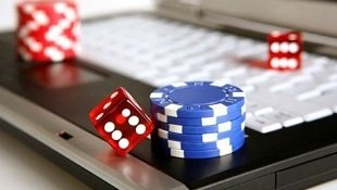 Bàn live casino với dealer trực tiếp tại fly888